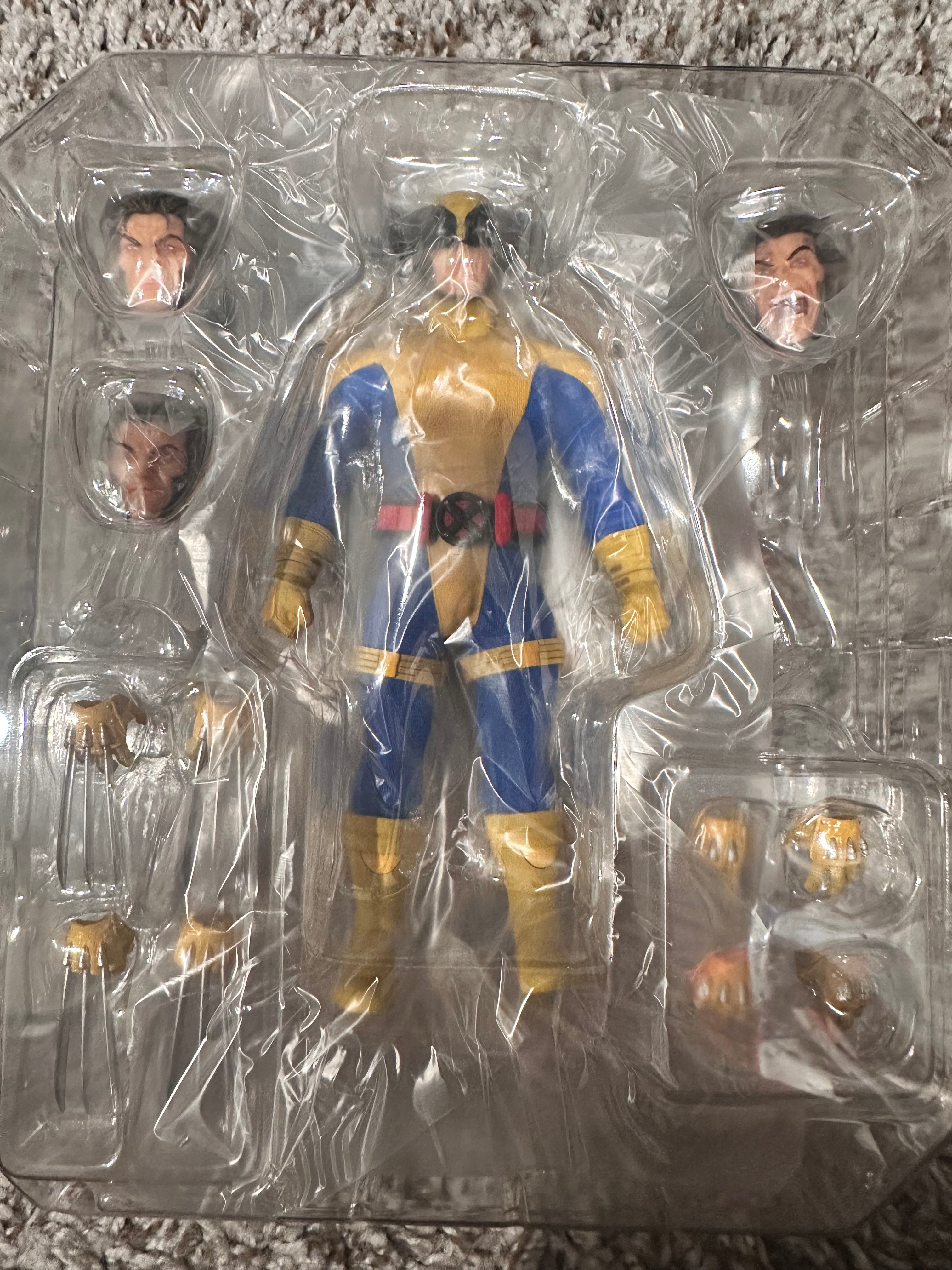 Mezco One:12 Collective Wolverine Uncanny X-Men Marvel 1:12 Figure Open Complete