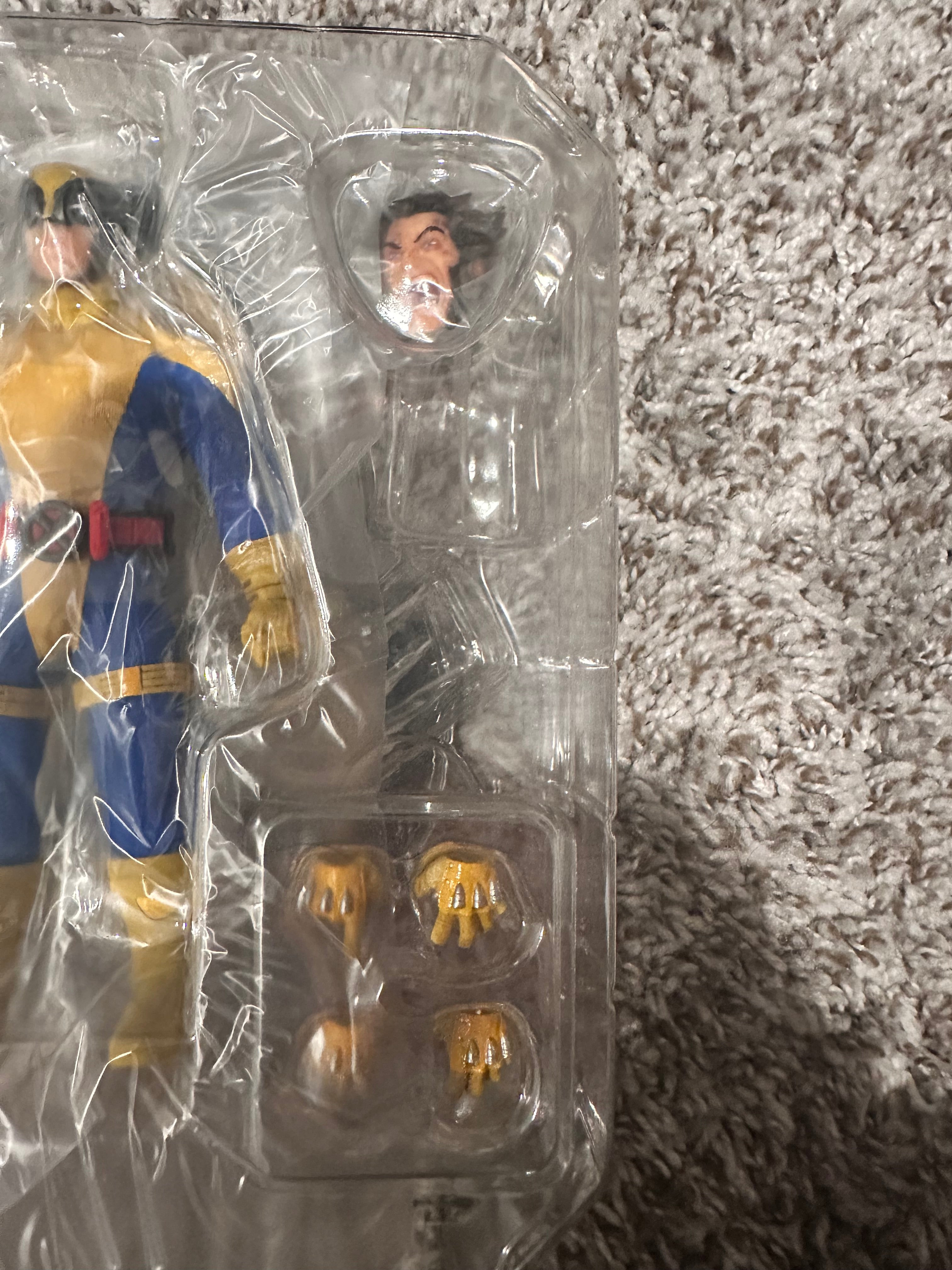 Mezco One:12 Collective Wolverine Uncanny X-Men Marvel 1:12 Figure Open Complete