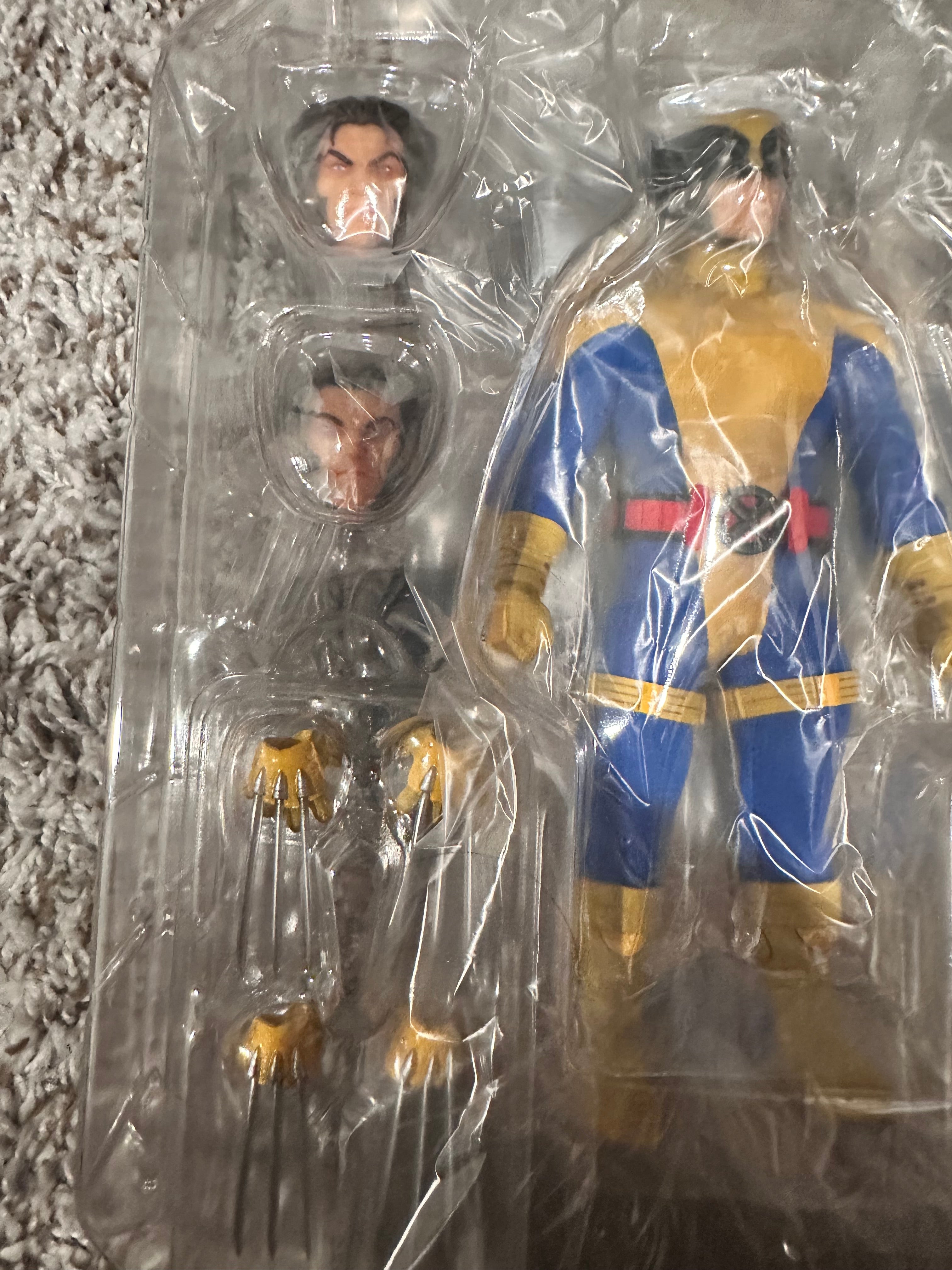 Mezco One:12 Collective Wolverine Uncanny X-Men Marvel 1:12 Figure Open Complete