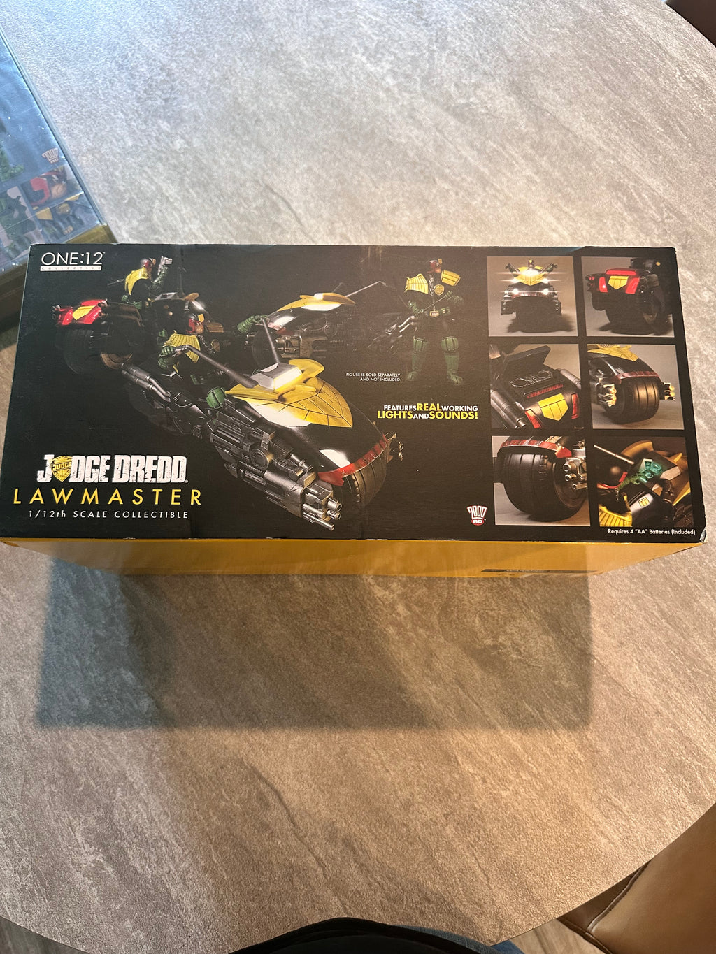Mezco One 12 Judge Dredd 2000 AD Lawmaster Bike New In Box Complete