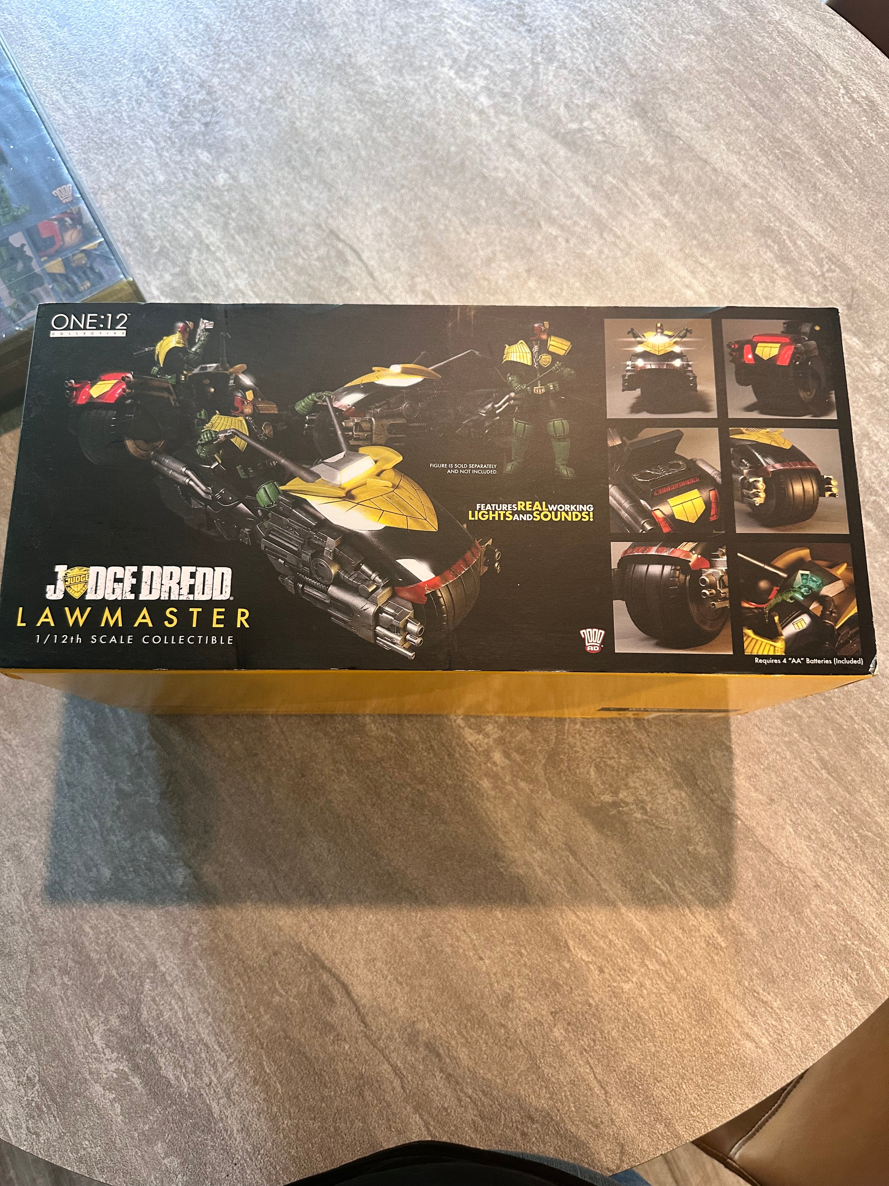 Mezco One 12 Judge Dredd 2000 AD Lawmaster Bike New In Box Complete