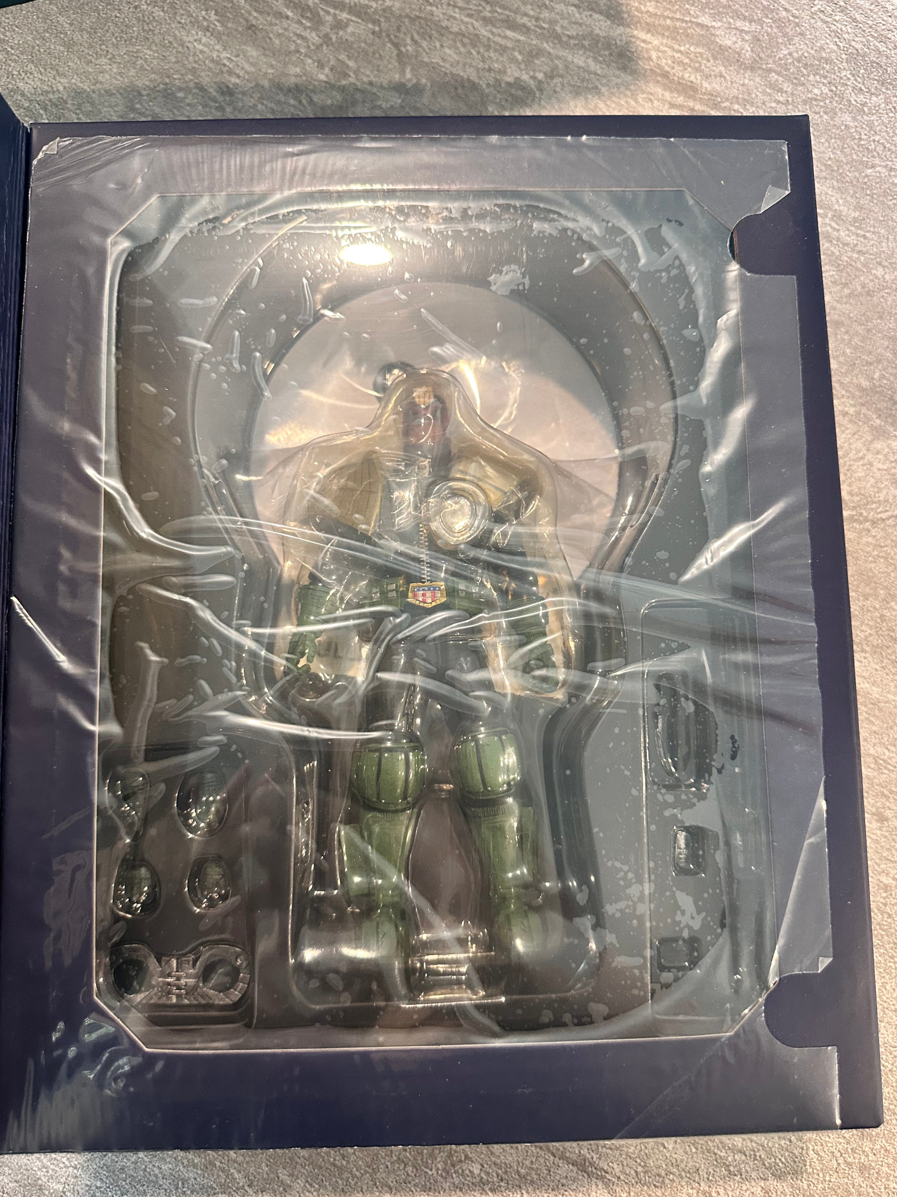 Mezco Toyz One:12 Collective JUDGE DREDD Action Figure NIB 2000 A.D. Open Complete